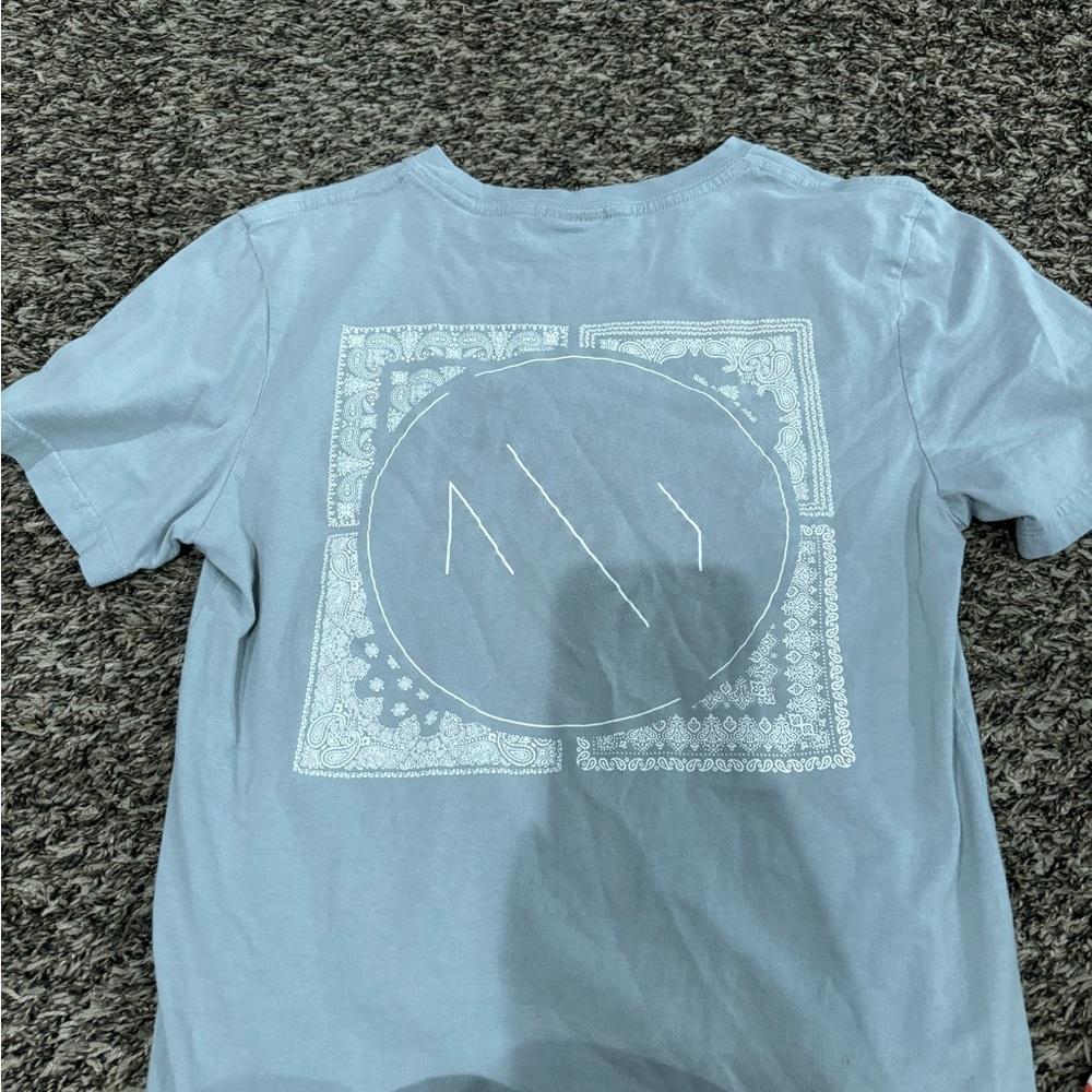 simple t shirt